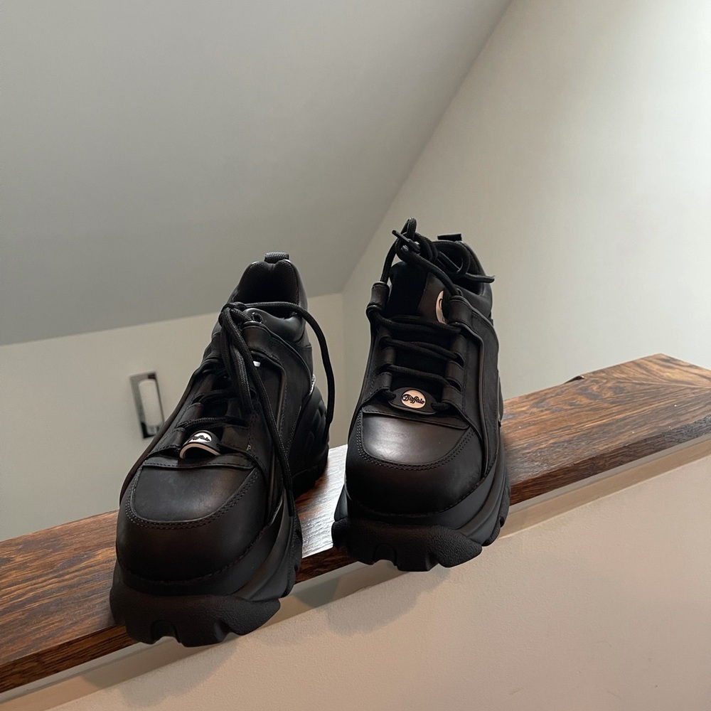 Buffalo London classic chunky sole sneakers- new in box!!!